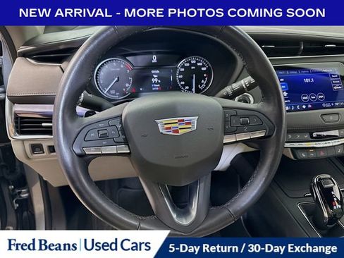 Used 2023 Cadillac XT4 Luxury w/ Cold Weather Package FWD image 17