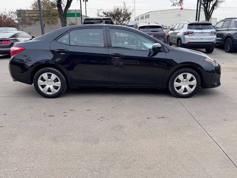Used 2017 Toyota Corolla LE FWD image 6