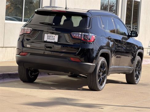 New 2026 Jeep Compass Latitude image 5