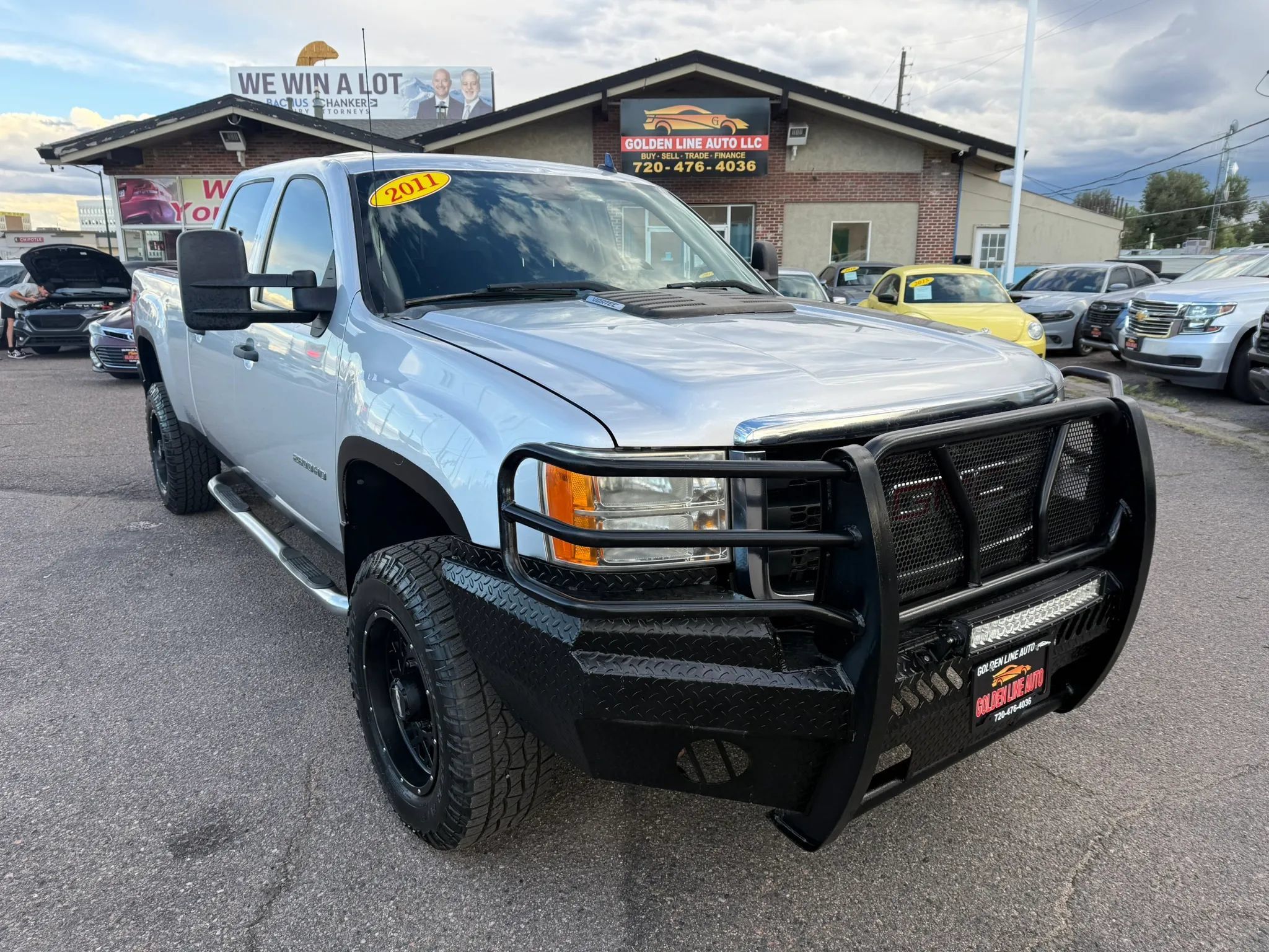 Used 2011 GMC Sierra 2500 SLE w/ SLE Preferred Package AWD/4WD image 2