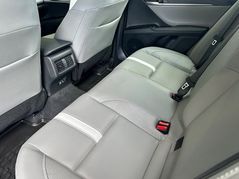 Used 2026 Toyota Camry SE w/ Convenience Package FWD image 11