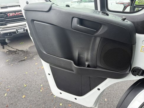 Used 2025 RAM ProMaster 2500 w/ Convenience Group FWD image 14
