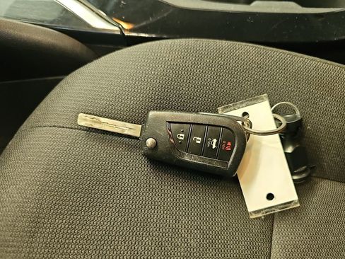 Used 2021 Toyota Corolla LE w/ Carpet Mat Package (TMS) image 34