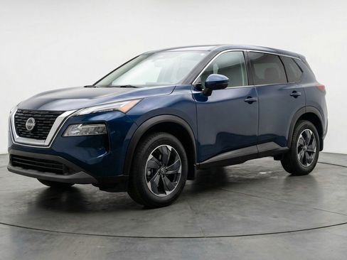 Used 2025 Nissan Rogue SV image 3