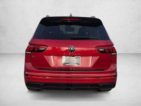 Certified 2024 Volkswagen Tiguan SE R-Line image 7