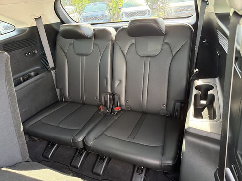Used 2023 Kia Sorento S w/ Panoramic Sunroof Package FWD image 18