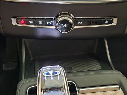 Used 2025 Volvo XC90 B5 Plus image 19