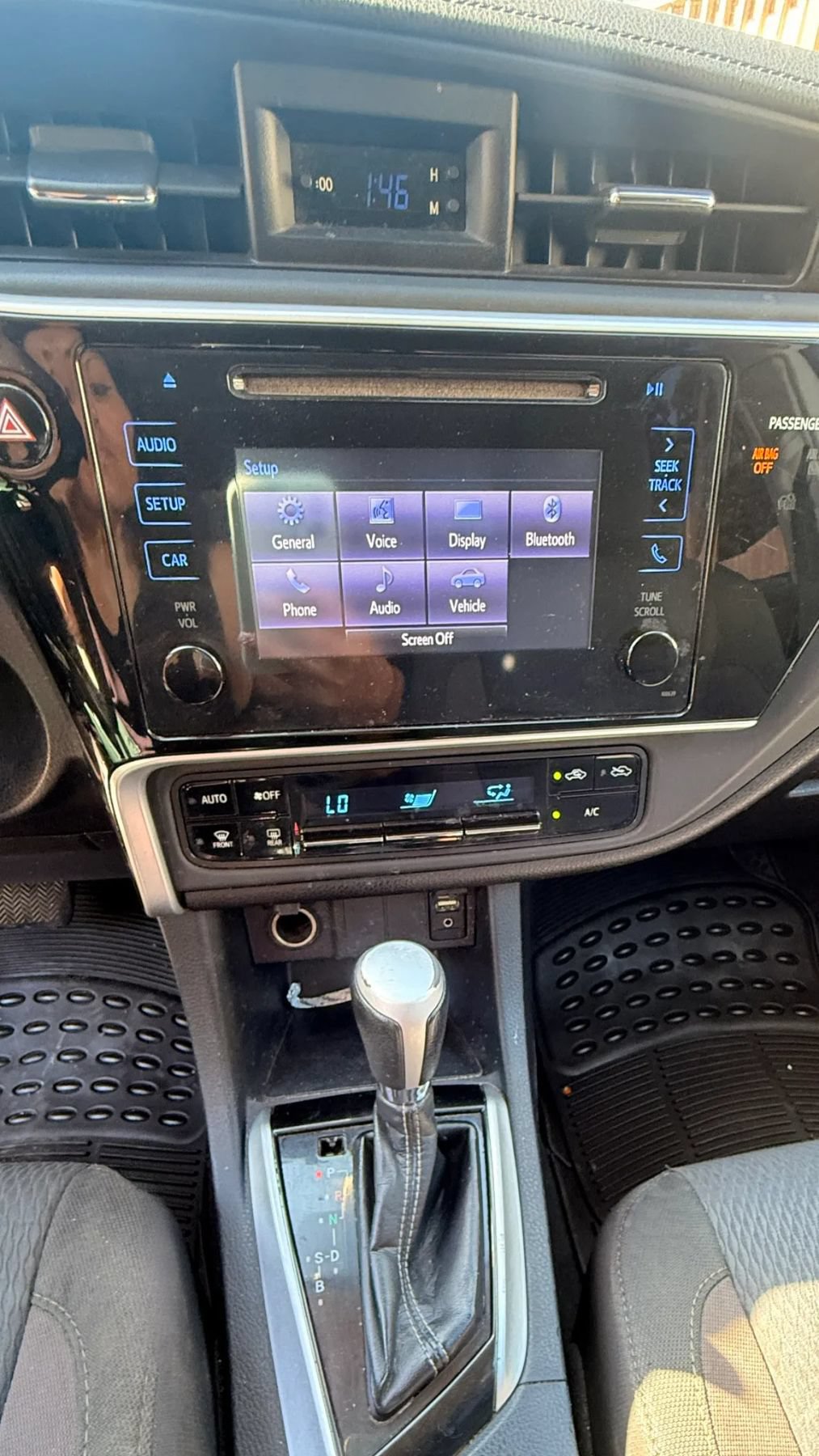 Used 2017 Toyota Corolla LE FWD image 10
