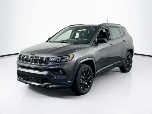 Used 2023 Jeep Compass Latitude w/ Sun and Sound Group AWD/4WD image 1