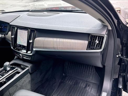 Used 2023 Volvo S90 B6 Plus AWD/4WD image 11