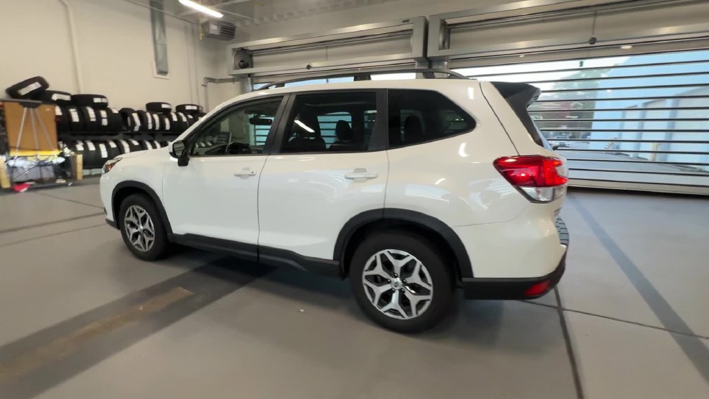 Used 2024 Subaru Forester Premium AWD/4WD image 9