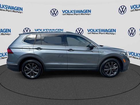 Used 2022 Volkswagen Tiguan SE w/ Panoramic Sunroof Package FWD image 15