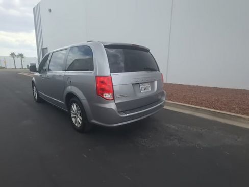 Used 2019 Dodge Grand Caravan SXT FWD image 3