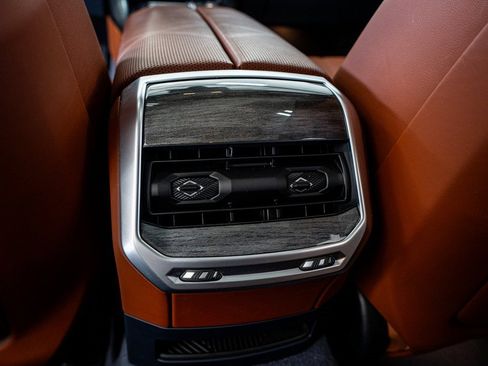 Used 2024 BMW i7 xDrive60 image 57