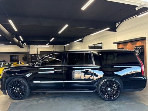 Used 2016 Cadillac Escalade ESV Premium AWD/4WD image 5