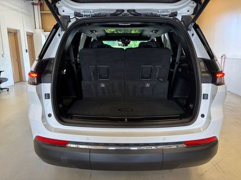 Used 2025 Jeep Grand Cherokee L Limited w/ Luxury Tech Group II AWD/4WD image 25