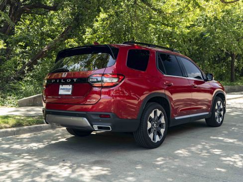 Used 2026 Honda Pilot Elite image 9