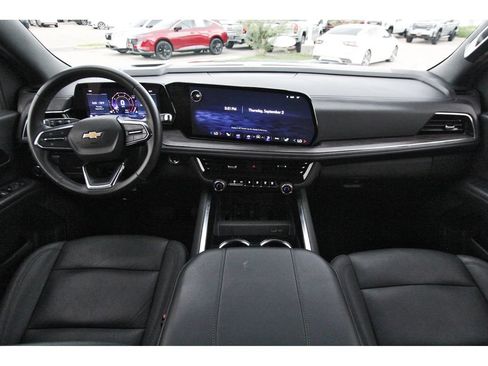 Used 2025 Chevrolet Suburban LT AWD/4WD image 9