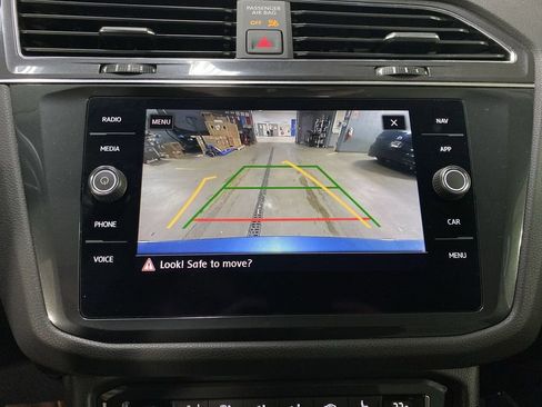 Used 2020 Volkswagen Tiguan SEL image 11