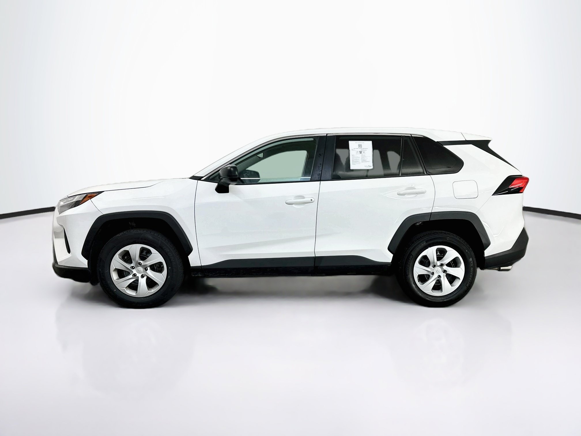 Used 2025 Toyota RAV4 LE AWD/4WD image 4