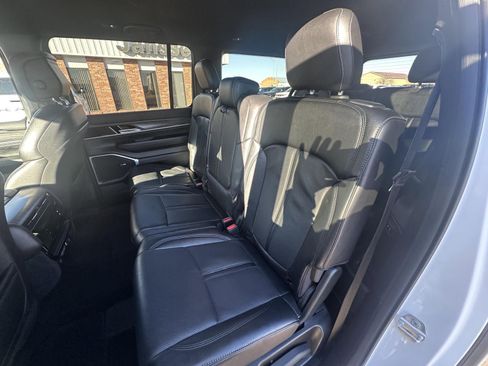 Used 2024 Jeep Wagoneer L Series II w/ Flexible Seating Group image 38