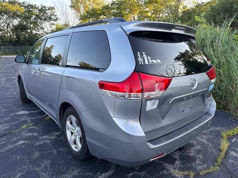 Used 2012 Toyota Sienna LE w/ Towing Pkg FWD image 6