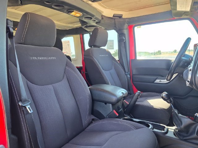 Used 2013 Jeep Wrangler Unlimited Rubicon w/ Dual Top Group AWD/4WD image 18