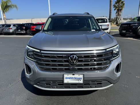 Used 2024 Volkswagen Atlas SE AWD/4WD image 3