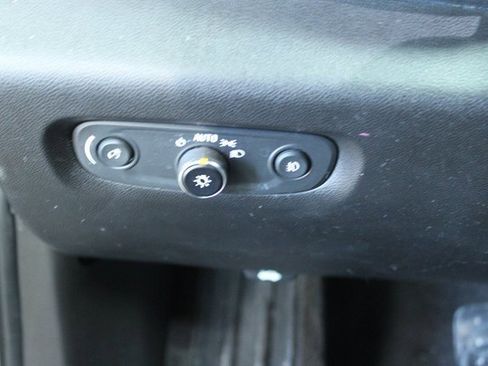 Used 2020 Chevrolet Traverse LT image 15