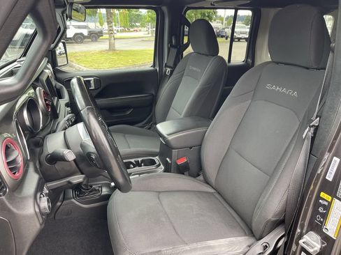Used 2021 Jeep Wrangler Unlimited Sahara AWD/4WD image 19