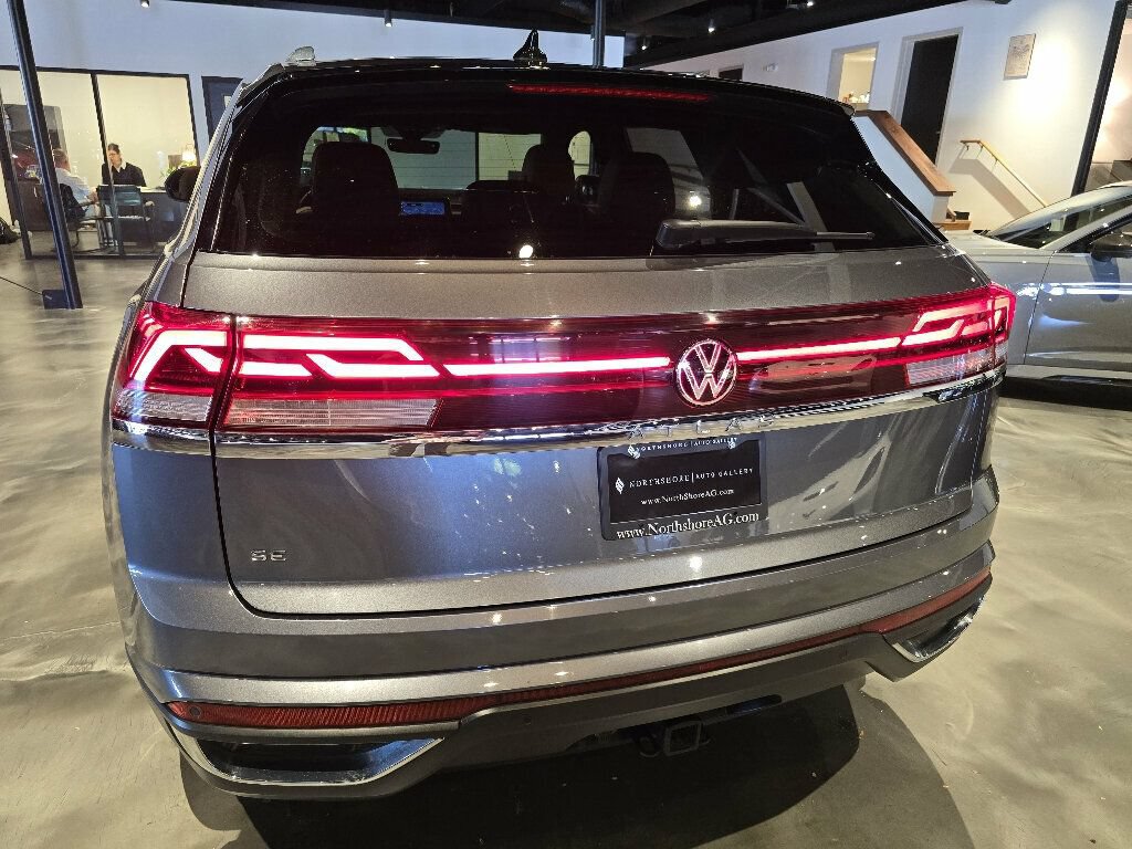 Used 2024 Volkswagen Atlas Cross Sport SE w/ Panoramic Sunroof Package FWD image 40