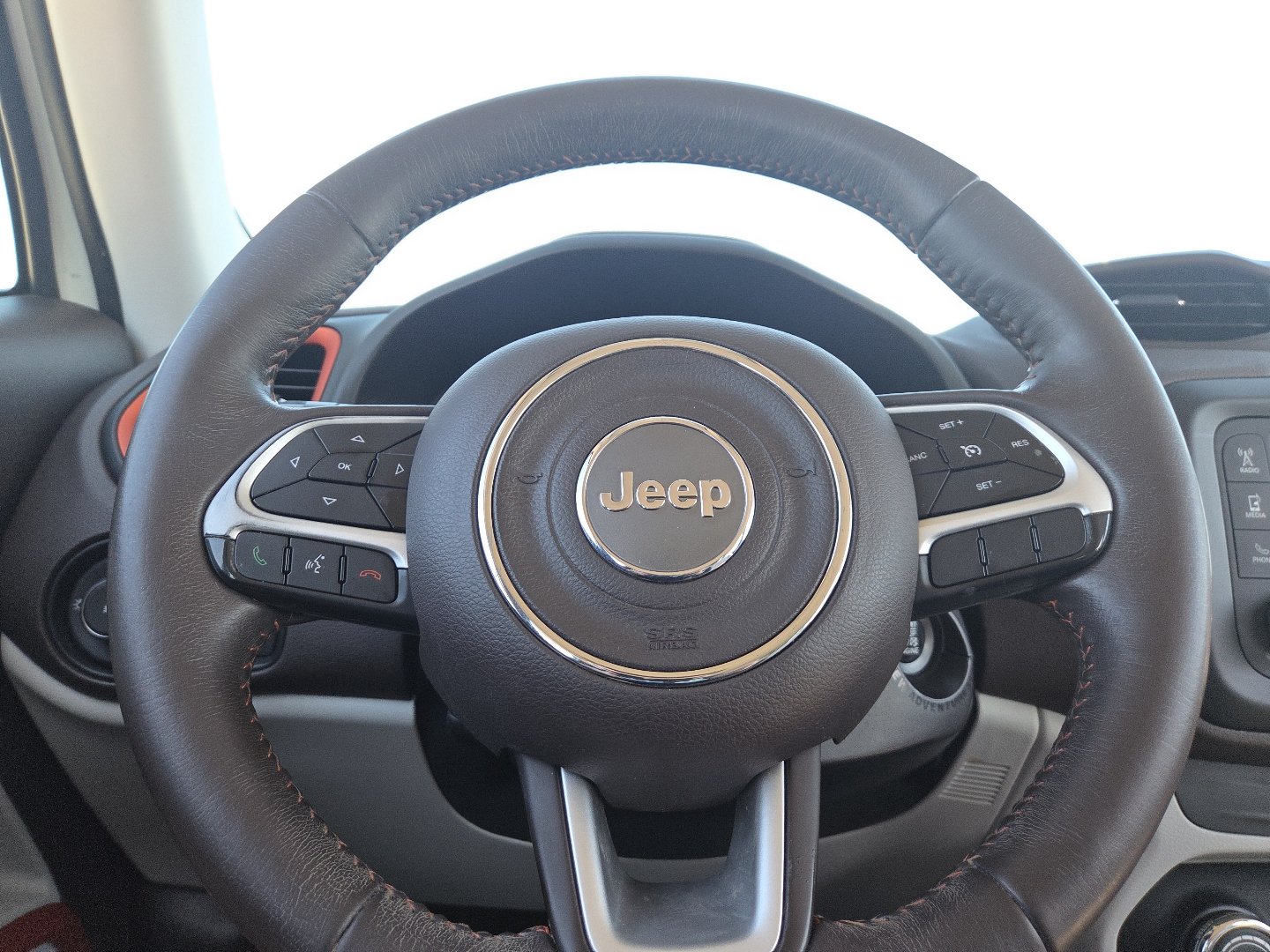 Used 2017 Jeep Renegade Latitude FWD image 25