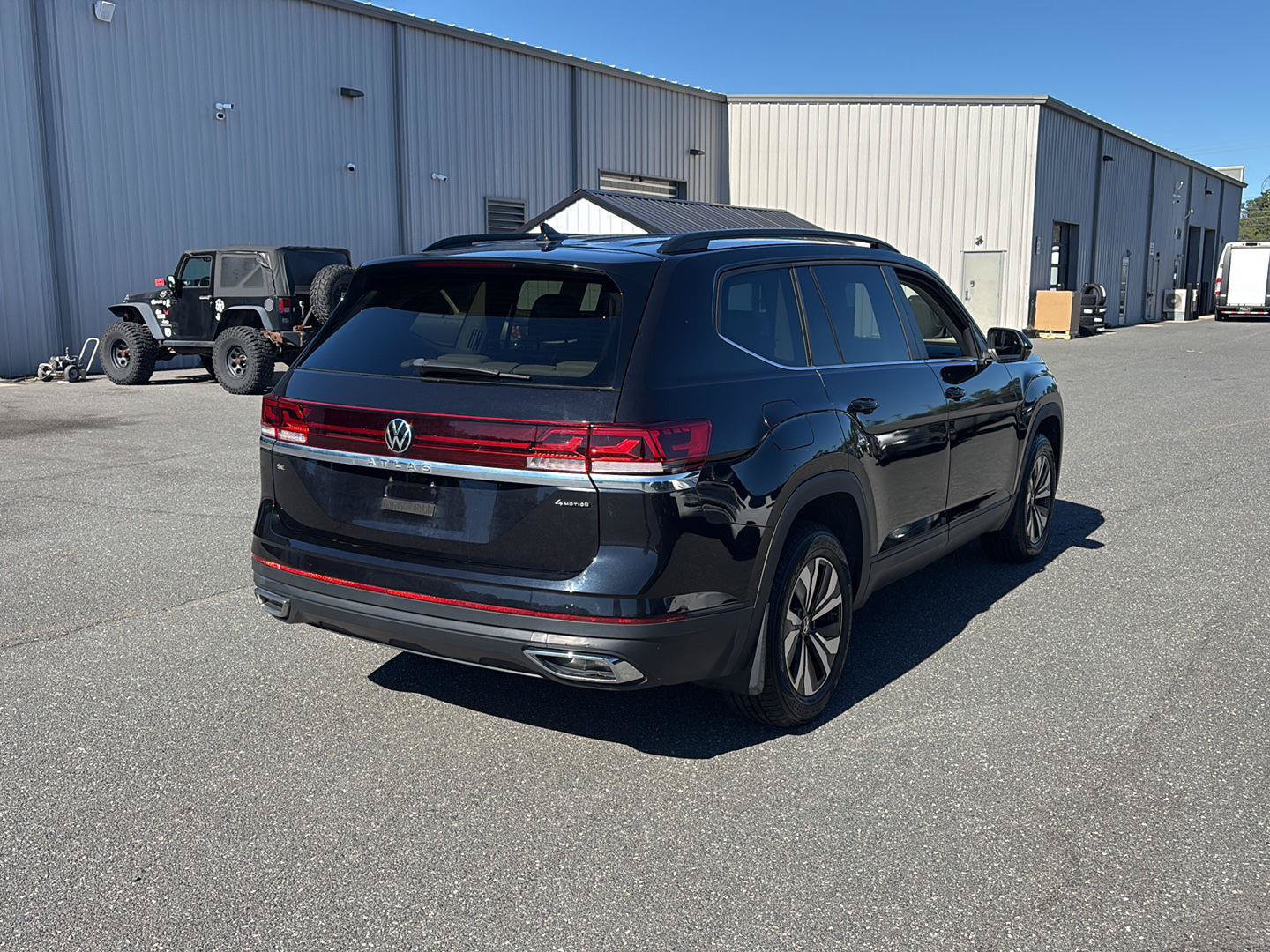 Used 2024 Volkswagen Atlas SE AWD/4WD image 6