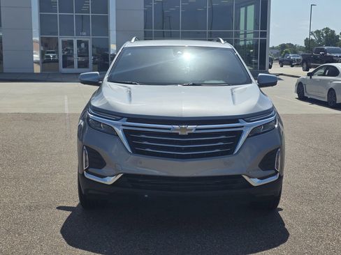 Used 2024 Chevrolet Equinox Premier AWD/4WD image 2