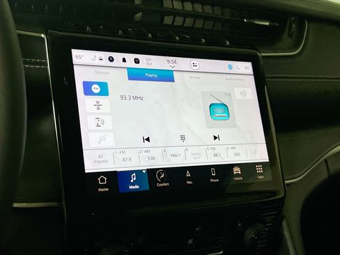 Used 2023 Jeep Grand Cherokee Limited AWD/4WD image 15