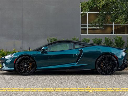 Used 2023 McLaren GT RWD image 18