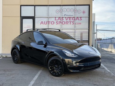 Used 2021 Tesla Model Y Long Range image 1