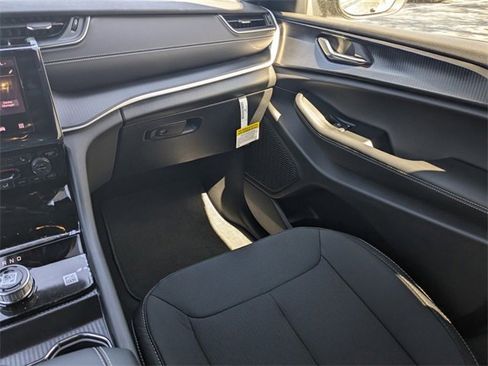 New 2025 Jeep Grand Cherokee L Laredo w/ Luxury Tech Group I image 16