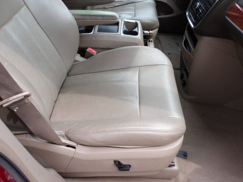 Used 2013 Chrysler Town & Country Touring-L w/ Driver Convenience Group FWD image 18