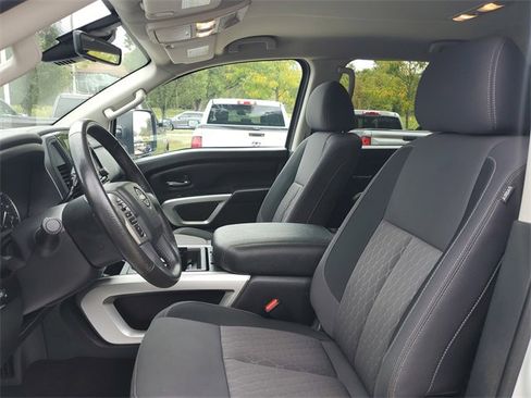 Certified 2024 Nissan Titan SV w/ SV Convenience Package image 5