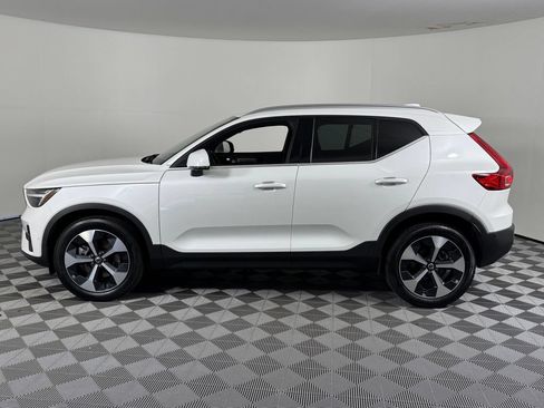 Certified 2025 Volvo XC40 B5 Plus AWD/4WD image 12