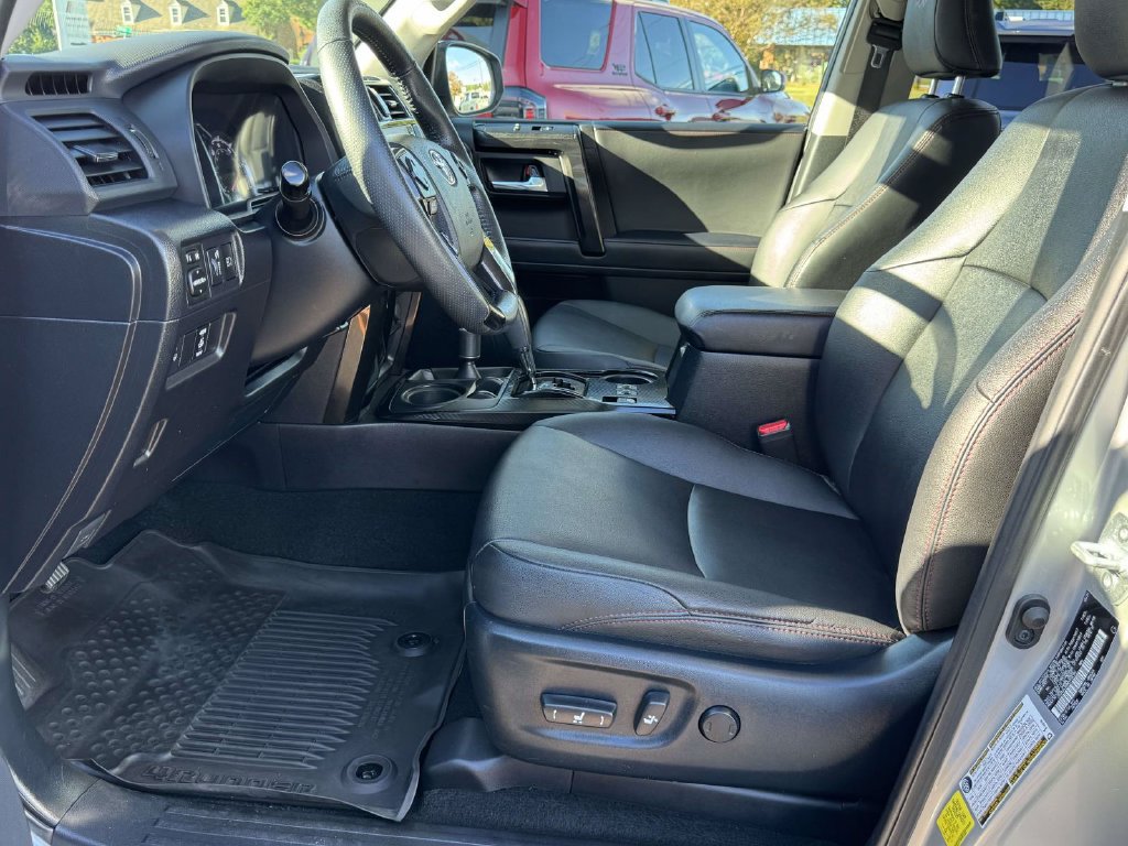 Used 2021 Toyota 4Runner Venture w/ Moonroof Package AWD/4WD image 20
