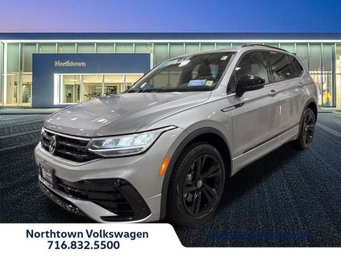 Used 2023 Volkswagen Tiguan SE R-Line image 1