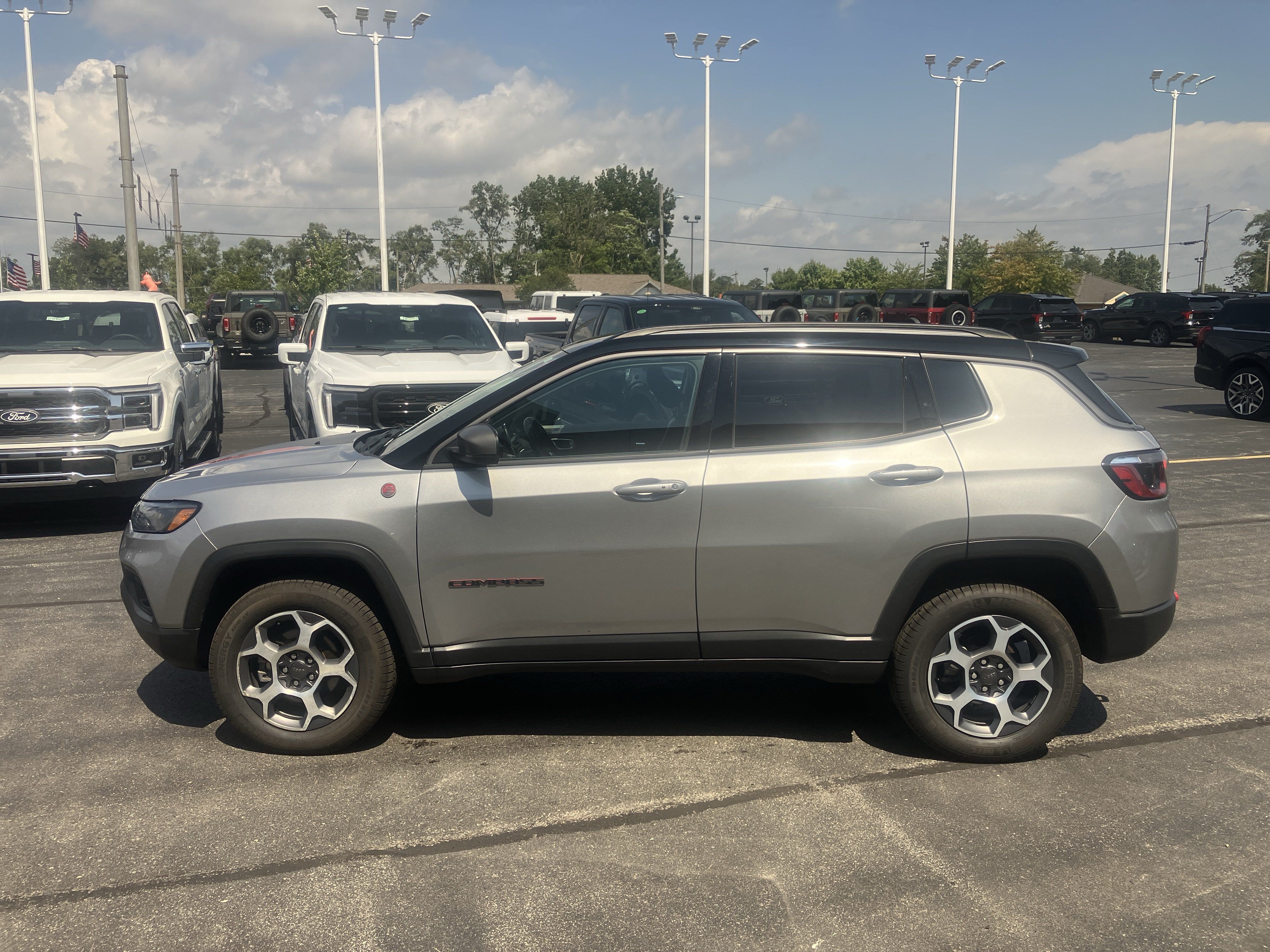 Used 2022 Jeep Compass Trailhawk w/ Trailhawk Convenience Group AWD/4WD image 4