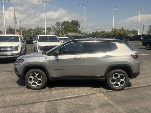 Used 2022 Jeep Compass Trailhawk w/ Trailhawk Convenience Group AWD/4WD image 4