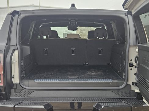 New 2026 GMC Hummer EV SUV image 9