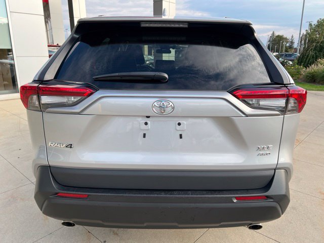 Used 2021 Toyota RAV4 XLE Premium AWD/4WD image 6