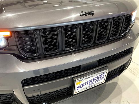Used 2024 Jeep Grand Cherokee L Laredo AWD/4WD image 33