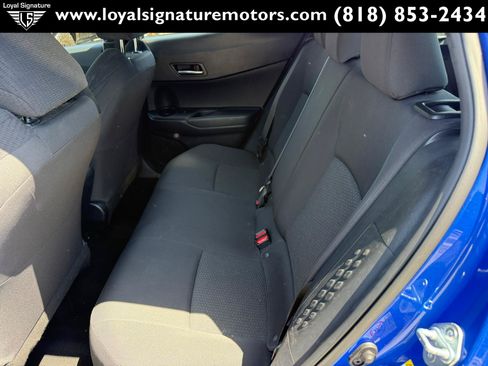 Used 2018 Toyota C-HR XLE FWD image 12