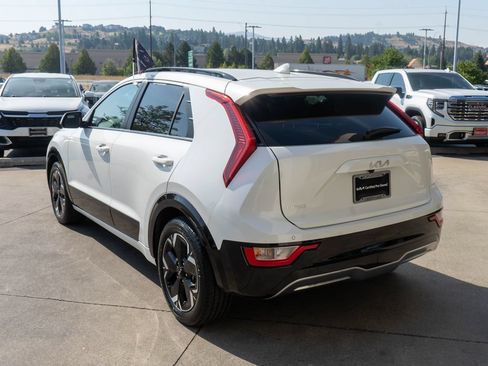 Used 2023 Kia Niro Wind w/ Wind Preserve Package FWD image 5